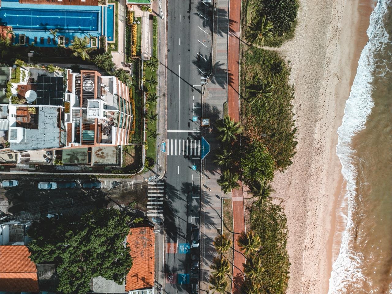 O que fazer de manhã cedo na orla de Cabo Branco, onde o sol nasce primeiro 